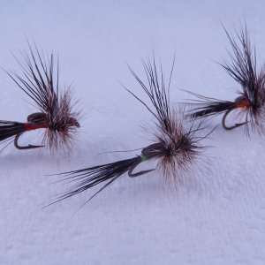 tying flies 11-16-12 004.JPG